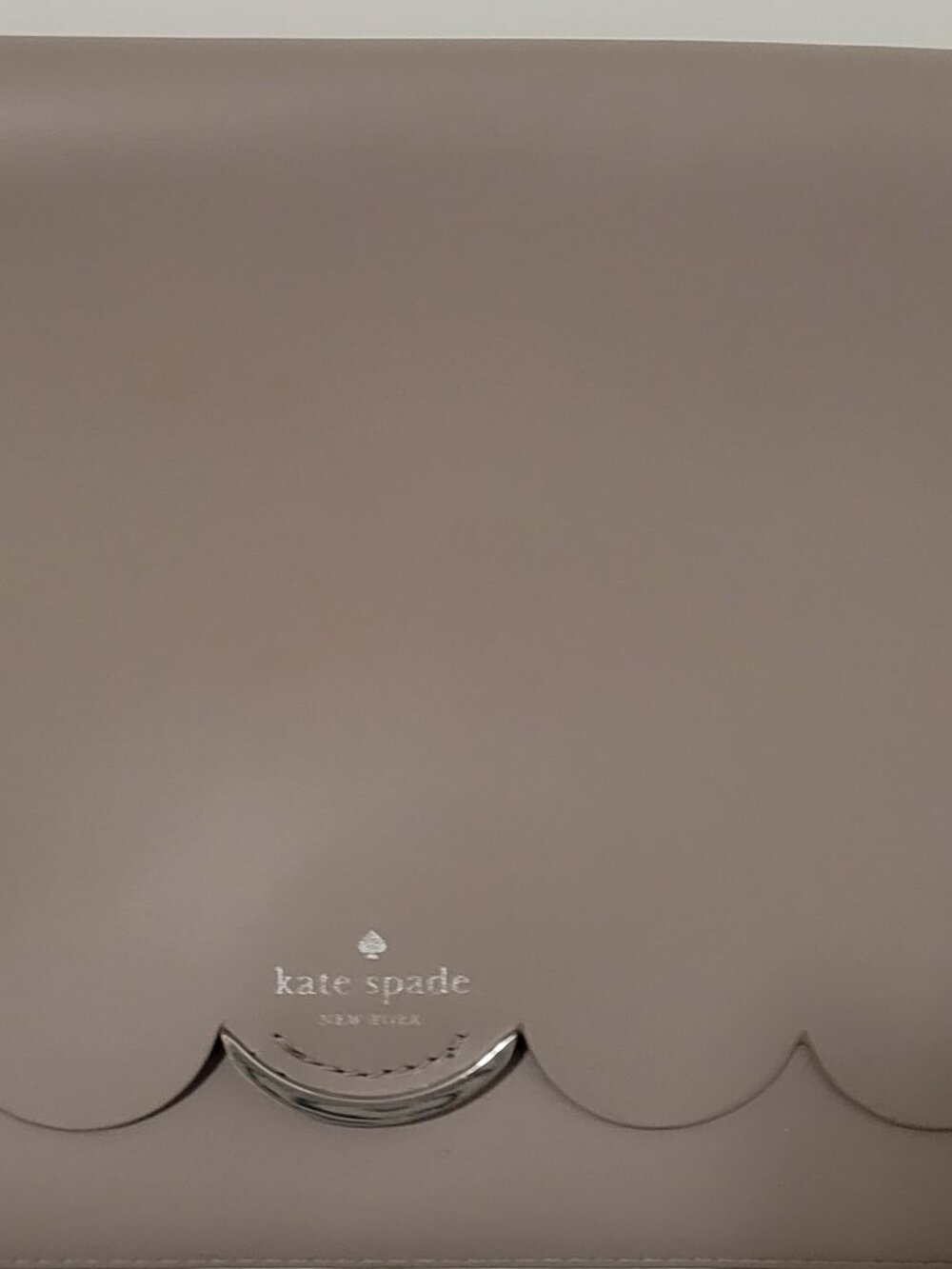 Kate Spade Grey Scalloped Pebbled Leather Crossbody Bag - Like New - Picture 2 of 3